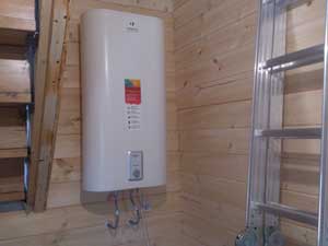 Установка водонагревателя требует привлечения квалифицированного специалиста, разбирающегося как в сантехнике, так и в электрике.
